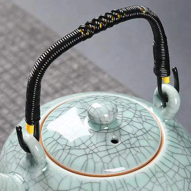 Vintage Chinese Style Teapot With Lifting Beam 650ml Mug for Tea Kettle Puer Cup Set Teaware Pot Teapots Service Clay