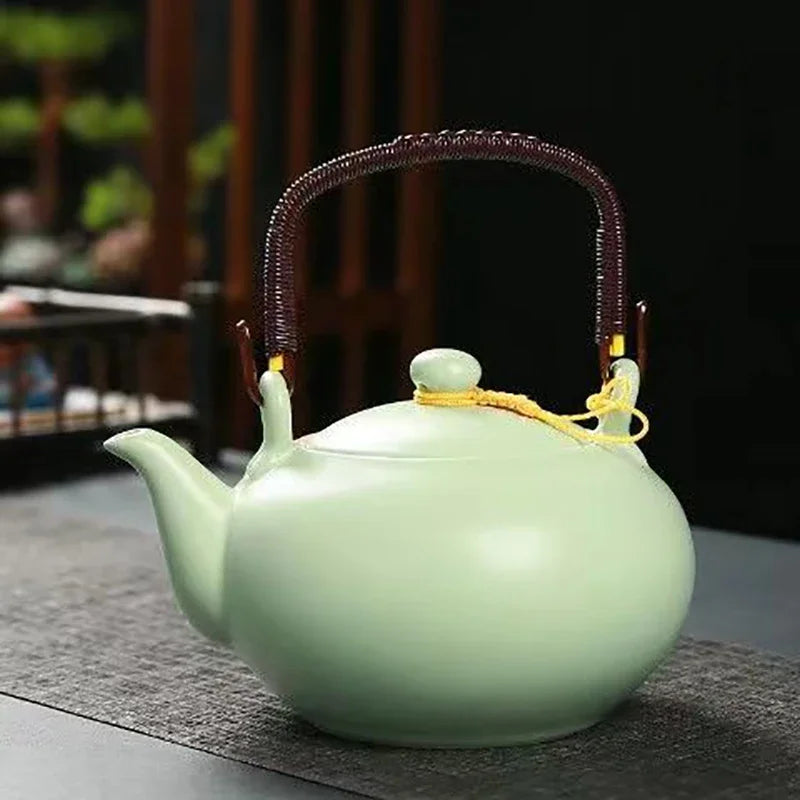 Vintage Chinese Style Teapot With Lifting Beam 650ml Mug for Tea Kettle Puer Cup Set Teaware Pot Teapots Service Clay
