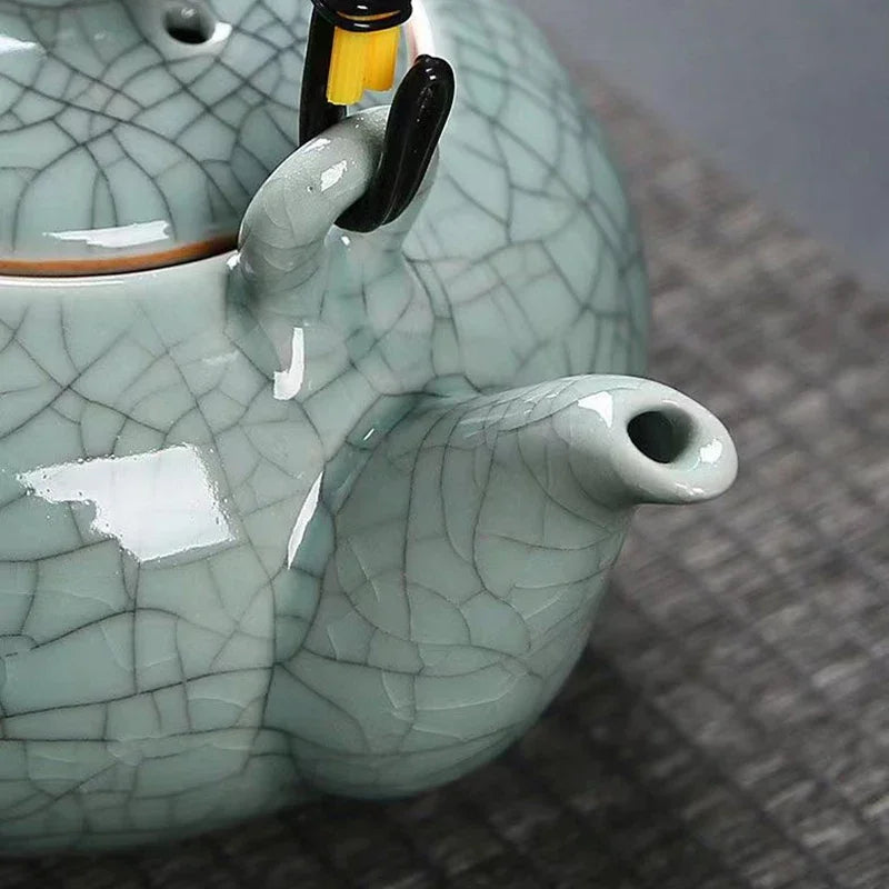 Vintage Chinese Style Teapot With Lifting Beam 650ml Mug for Tea Kettle Puer Cup Set Teaware Pot Teapots Service Clay