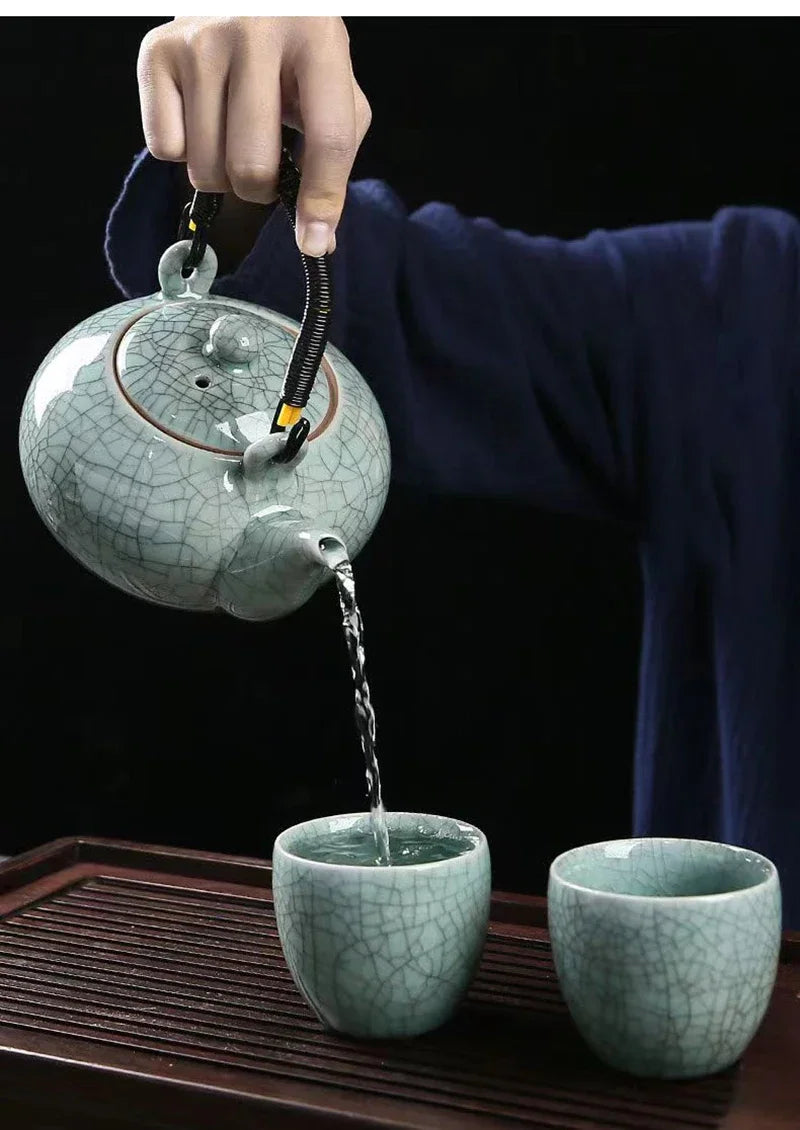 Vintage Chinese Style Teapot With Lifting Beam 650ml Mug for Tea Kettle Puer Cup Set Teaware Pot Teapots Service Clay