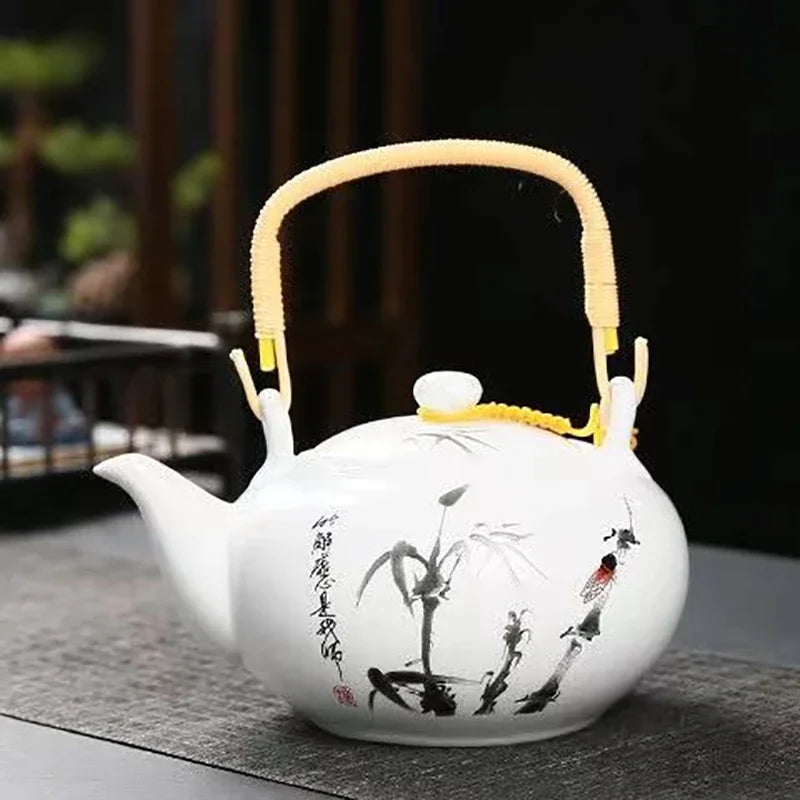 Vintage Chinese Style Teapot With Lifting Beam 650ml Mug for Tea Kettle Puer Cup Set Teaware Pot Teapots Service Clay