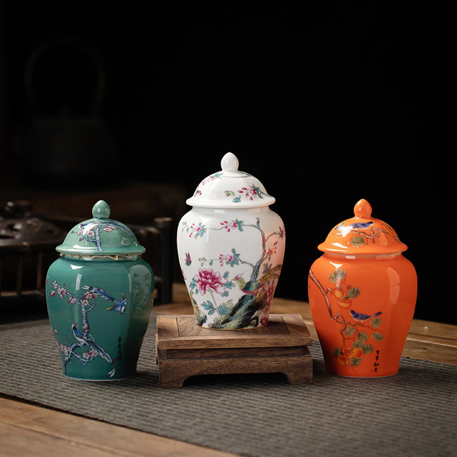 Vintage Bottle Vase Ceramic Ginger Jar with Lid Chinese Classical Decorative Jar Celadon Vase Storage Jars Candy Pots Home Decor