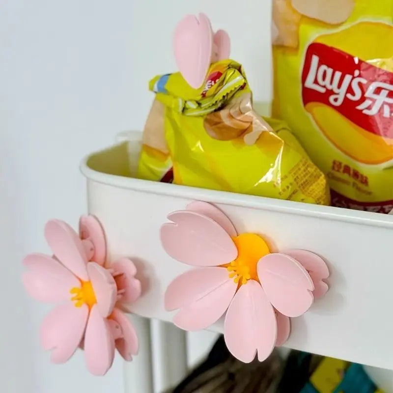 Moisture-proof Sakura Magnetic Clip Cute Style Fridge Magnet Multifunctional Snack Sealer Snack Storage Food Preservation