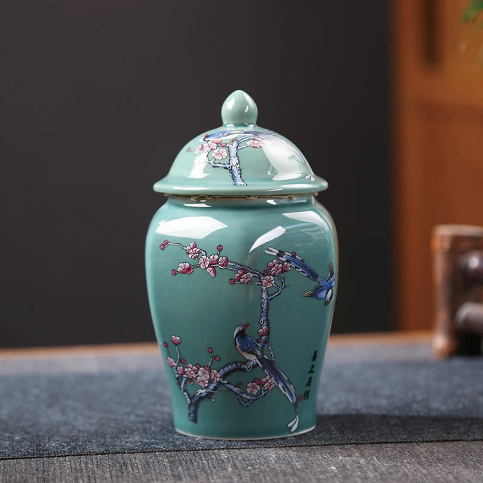 Vintage Bottle Vase Ceramic Ginger Jar with Lid Chinese Classical Decorative Jar Celadon Vase Storage Jars Candy Pots Home Decor