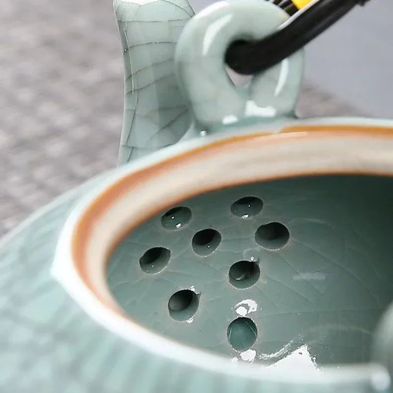Vintage Chinese Style Teapot With Lifting Beam 650ml Mug for Tea Kettle Puer Cup Set Teaware Pot Teapots Service Clay