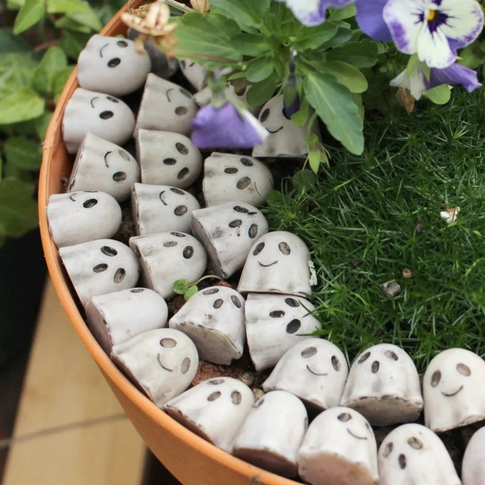 Resin Halloween Ghost Decoration Cute Mini Joy Garden Ghost Ornament Creative White Skull Statue Decorations Desktop Decoration