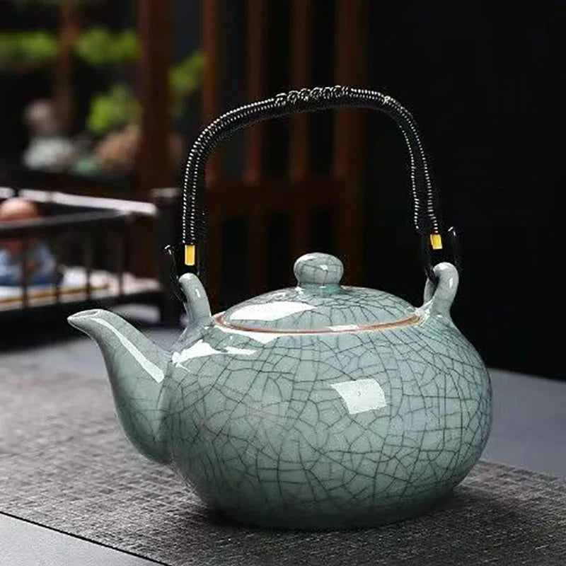 Vintage Chinese Style Teapot With Lifting Beam 650ml Mug for Tea Kettle Puer Cup Set Teaware Pot Teapots Service Clay