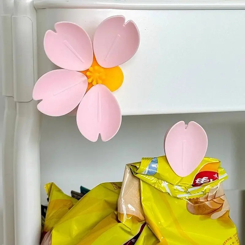 Moisture-proof Sakura Magnetic Clip Cute Style Fridge Magnet Multifunctional Snack Sealer Snack Storage Food Preservation