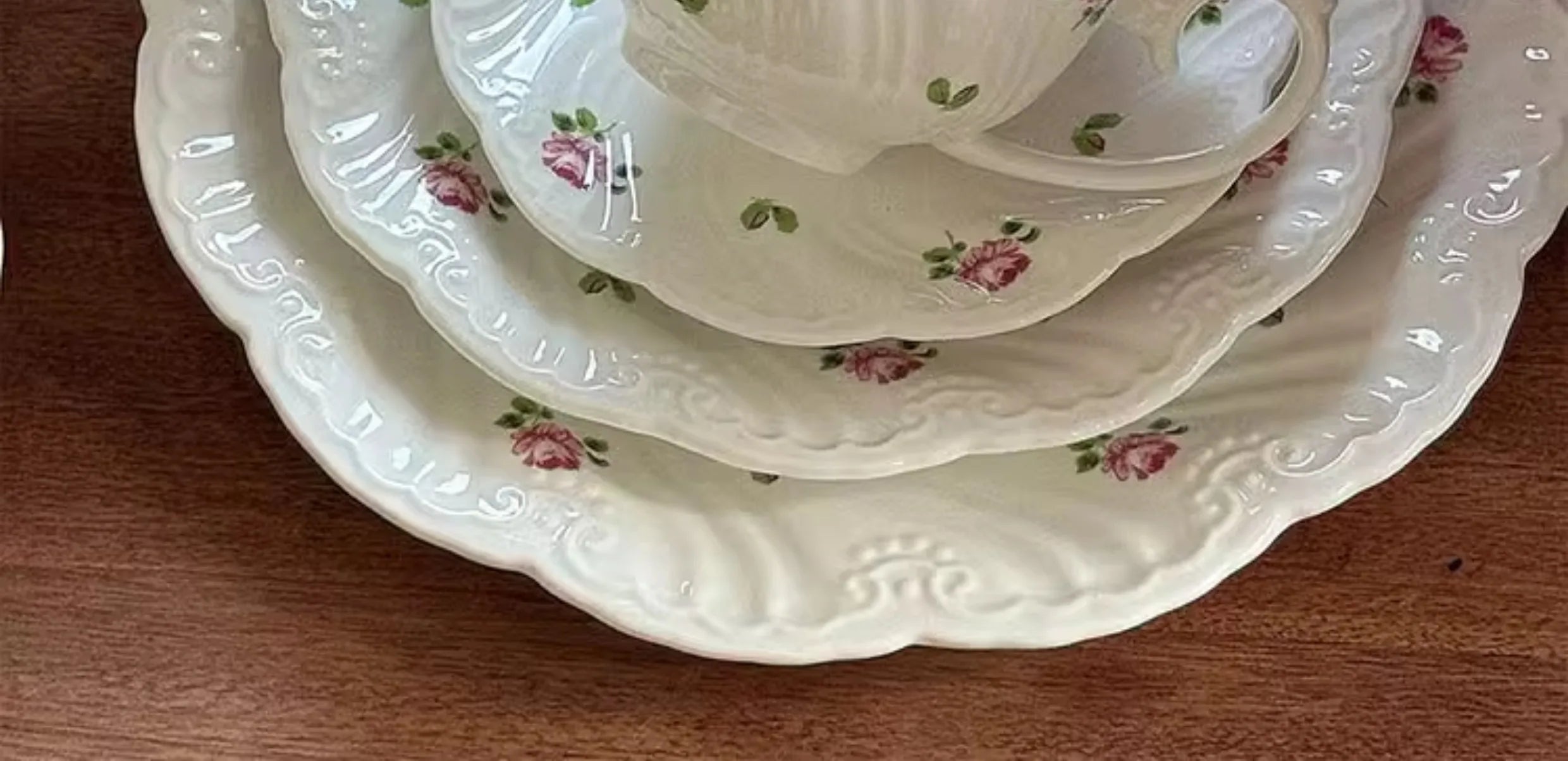 Ceramic Plate Set Coffee Cup Saucer Beautiful Tableware Vintage Rose Dessert Plate Dinner Dishes Gift Tea Cup Kitchen Supplies