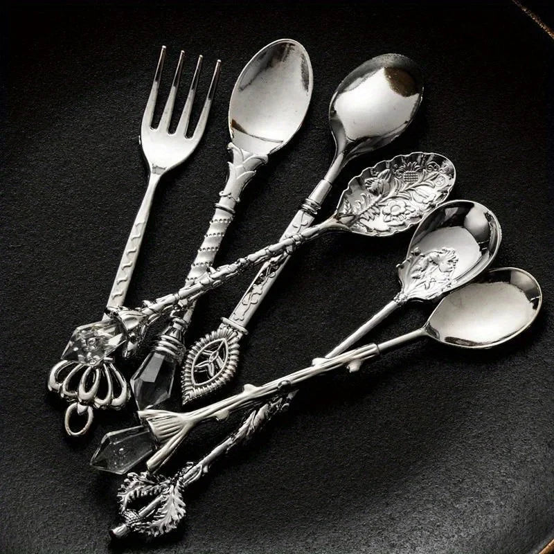 6pcs Vintage Spoons Fork Royal Style Gold Carved Coffee Tea Spoon Snacks Fruit Prikkers Dessert Fork Cutlery Set Kitchen Tool
