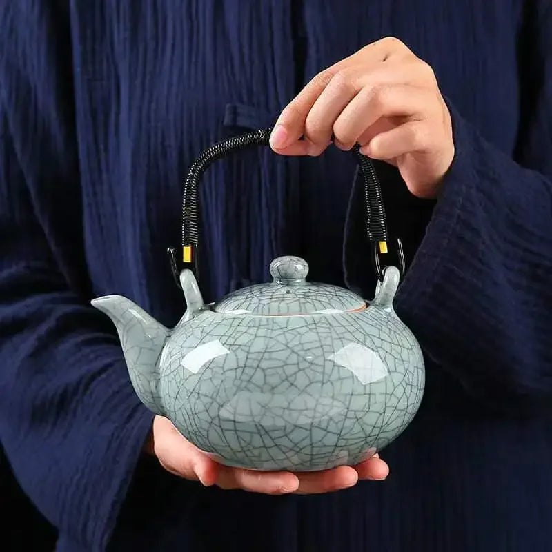 Vintage Chinese Style Teapot With Lifting Beam 650ml Mug for Tea Kettle Puer Cup Set Teaware Pot Teapots Service Clay