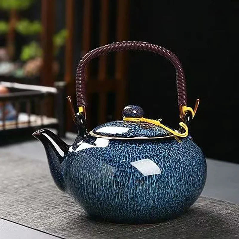 Vintage Chinese Style Teapot With Lifting Beam 650ml Mug for Tea Kettle Puer Cup Set Teaware Pot Teapots Service Clay